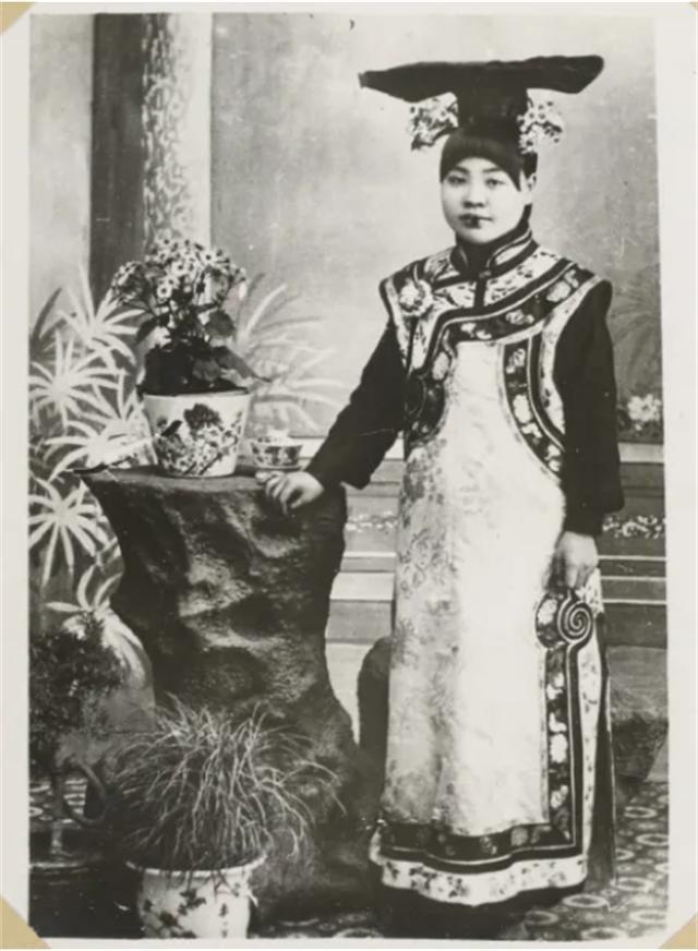 侍卫救了乾隆，乾隆问他要何赏赐？侍卫，就赏我一个胖宫女吧