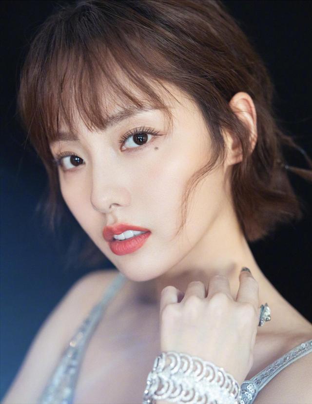 嘴上长痣的女明星(嘴巴上长了一颗痣的女明星)-精美文章网