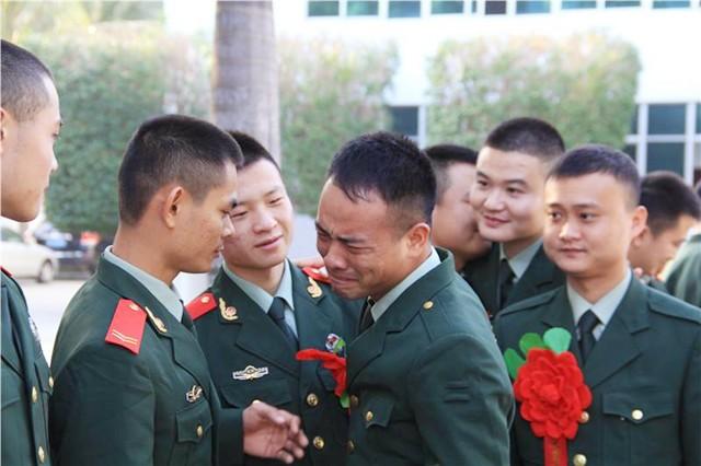 姚志刚：辞去银行行长自主创业，亏损230万后却因送外卖走红