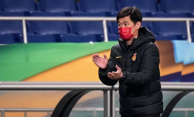 国足太难了！大年初一与五台春晚争夺收视率，战越南或无人问津