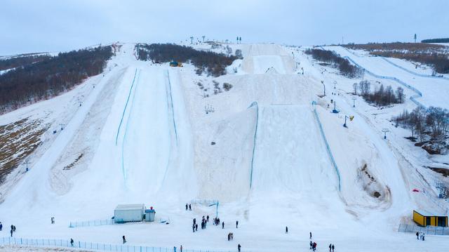 抹黑北京冬奥用“假雪”，遭奥委会和运动员打脸，为啥不用真雪？