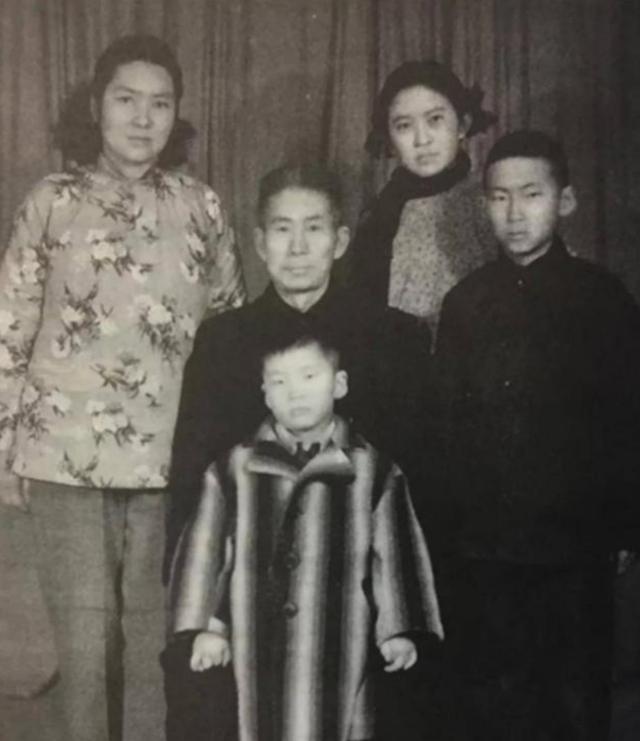 文树新：14岁不顾反对与老师私奔，结婚一年后，却含恨离开人世