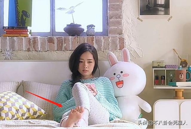 ����Ȧ�Ĵ��Ů����(��ֵ���������У�ȴӵ��һ˫�����ţ���10λŮ�ǵĽſ��Ⱥ���)