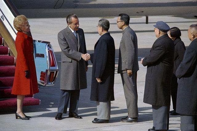 1969年周恩来与苏联总理柯西金会面，话语强硬：你敢核打击就开战