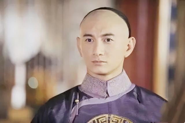 雍正去浙江视察，见大臣亲自给灾民发粥，回京后立刻举荐他升职