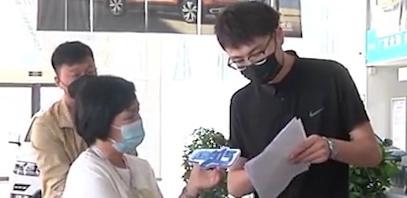 2021年男子车祸去世，全险变成部分险，销售嬉笑：人死怪我喽？