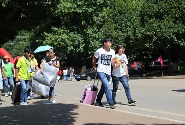 南开大学教师与女生有不正当关系，已被解聘，女生的行为也有目的