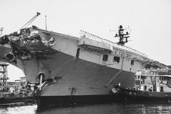 1984年，中国3000万美金买一艘废船，打开舱门却收获两宝