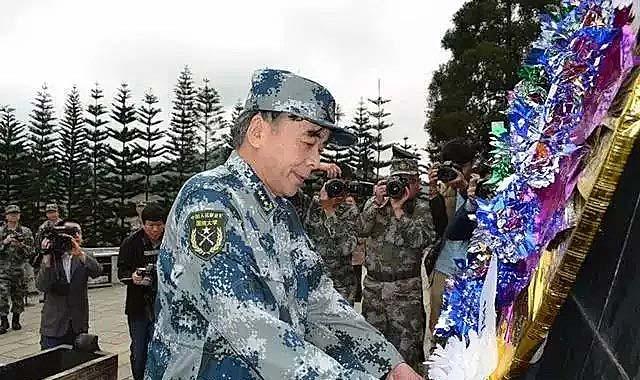 老山副连长战前恋爱，遭降级处分，25岁战场牺牲前大喊：我走了