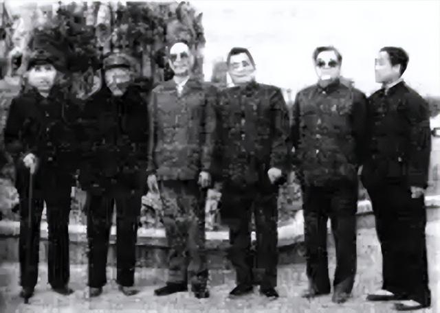 真实的“铁道游击队”：大队长31岁英年早逝，政委88年授中将
