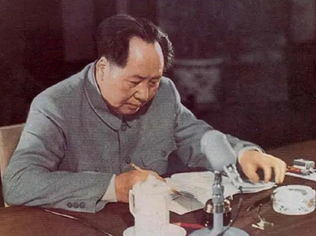 51年彭德怀从朝鲜回国，参加军委会议，大发脾气：难道战士不爱国