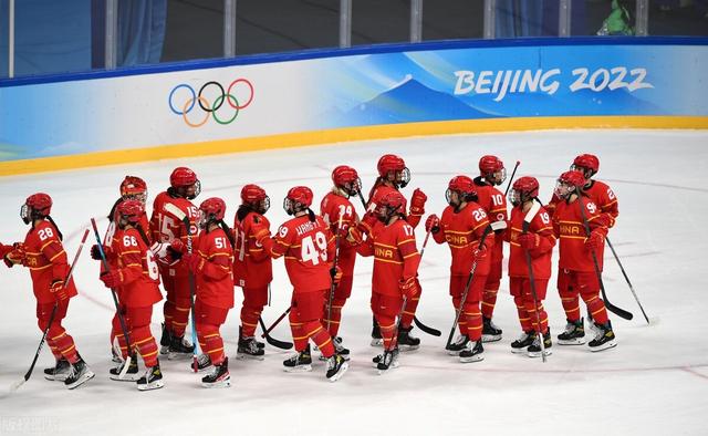 中国女子冰球不敌瑞典