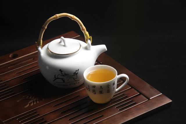 春季饮茶好处多，不同体质的人，应该喝不同的茶，希望你没喝错