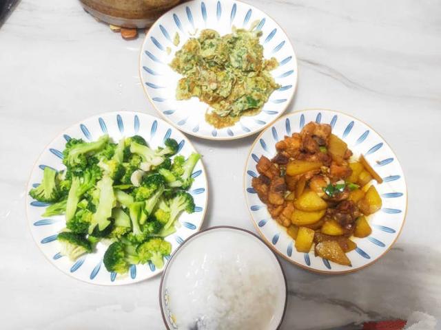 产妇产前125斤，产后维持在112斤，得益于她婆婆做的花样月子餐