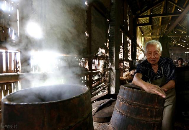 什么油最不健康呢？大豆油吗？医生提醒：这3种油应该少吃或不吃