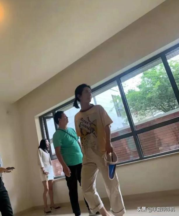 买豪宅跳单被骂上热搜，大家越来越讨厌谢娜，她的无奈该谁买单？