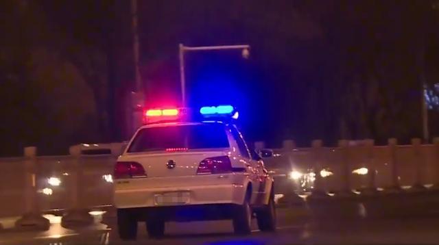 2017年，美女回家被变态尾随，警方调查在坏人车里找到多件红内衣