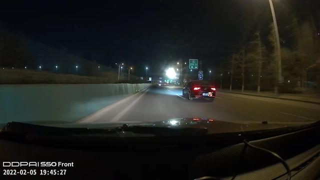 一机搞定行车记录与HiCar智能支持：盯盯拍车载智慧屏S50使用体验