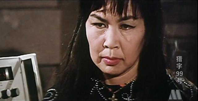 在电影《夺印》中,胡敏英扮演地主婆"烂菜花",戏份不多,可表现力却