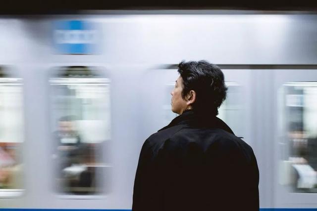 江苏小伙柬埔寨被圈养沦为“血奴”：永远不要低估，世界的恶意