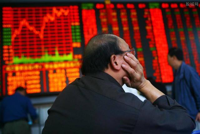 中国手套大王：靠疫情赚130亿，减持股票套现30亿，被骂发国难财