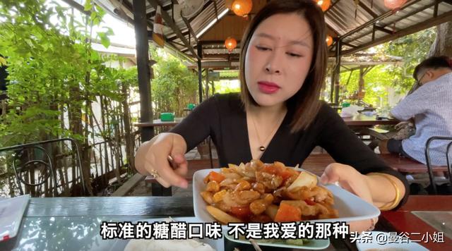 5元一個泰國脆皮炸雞，咬一口咔咔爆汁，大口吃肉超過瘾