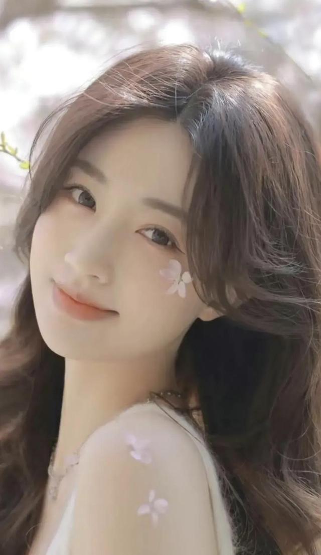 花落不言愁，天涯相思老，梦中情，梦中诗