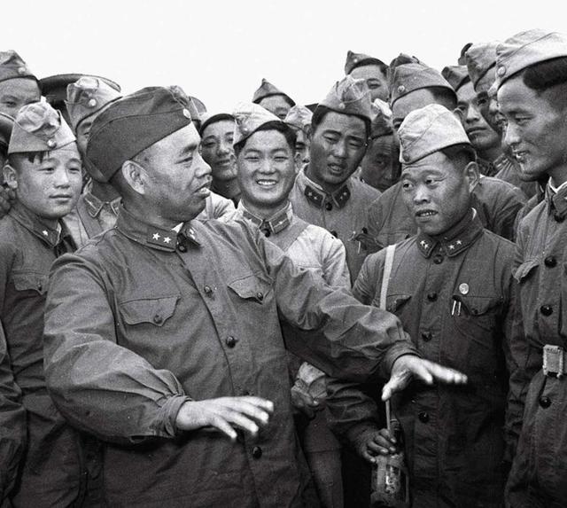 1973年毛泽东让许世友多读书，许世友命下属编写“特供版”红楼梦