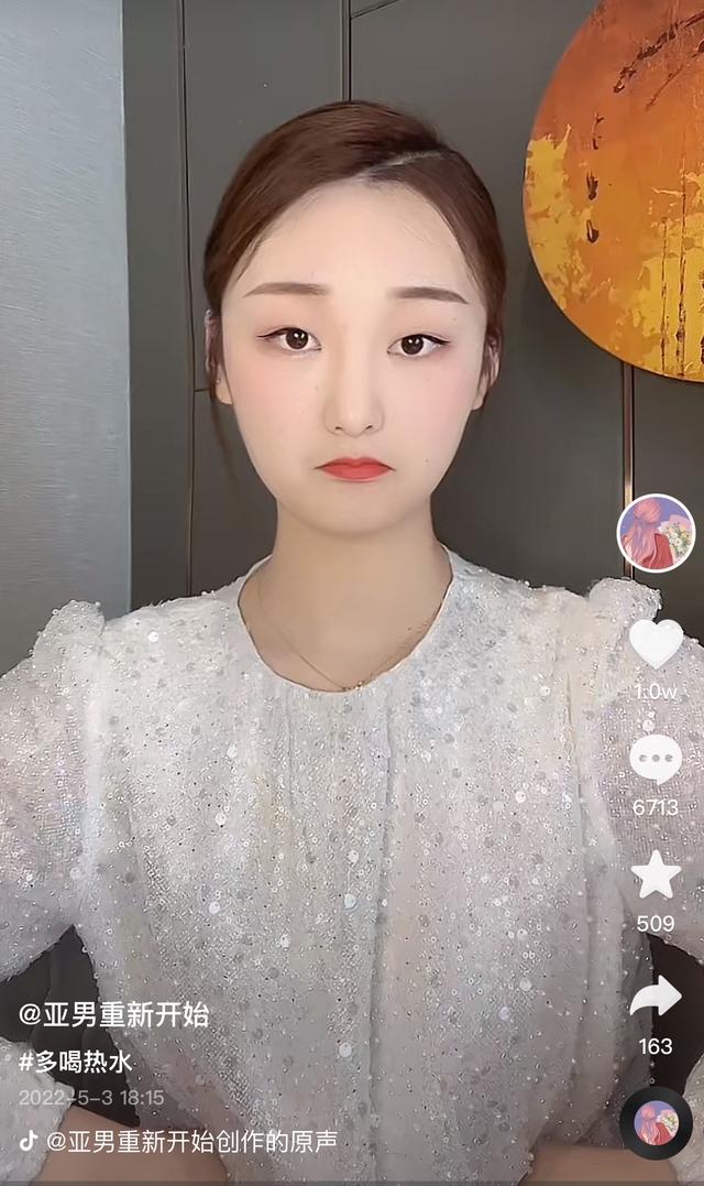 朱单伟订婚后首次直播，亲侄子侄媳出镜爆料：他为了婚礼积极瘦身