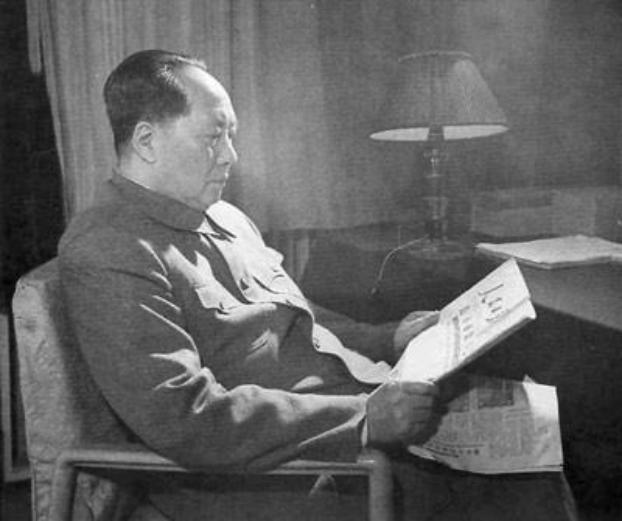 周恩来与彭德怀情谊深厚，彭德怀逝世后，周恩来秘密保护其骨灰盒