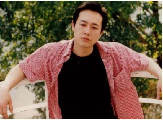 张颂文：3年被导演拒绝840次，被嘲像侏儒吃剩菜，46岁仍买不起房