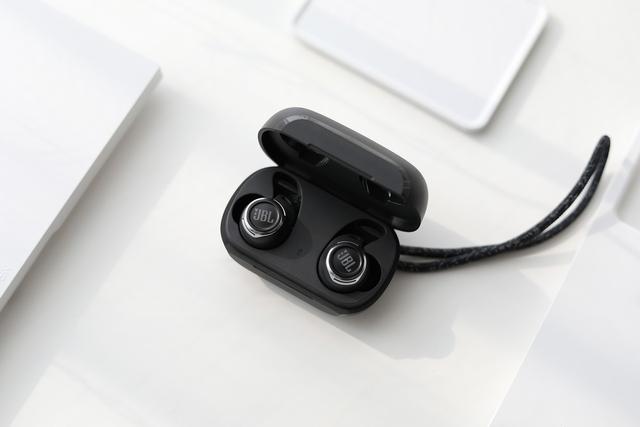 一千多的蓝牙耳机和两三百的有啥区别？JBL REFLECT FLOW PRO评测