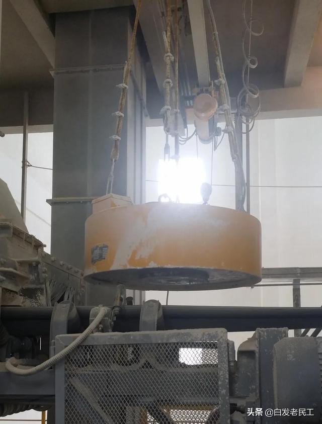 破碎机进料计设计