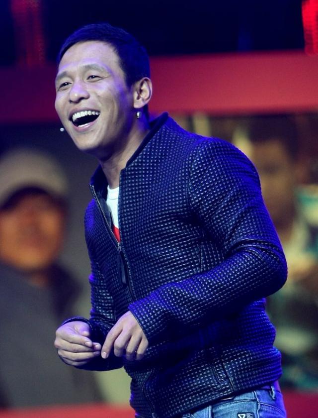 “赵本山徒弟”宋小宝：2段婚姻，二婚女粉丝王雪，31岁生龙凤胎