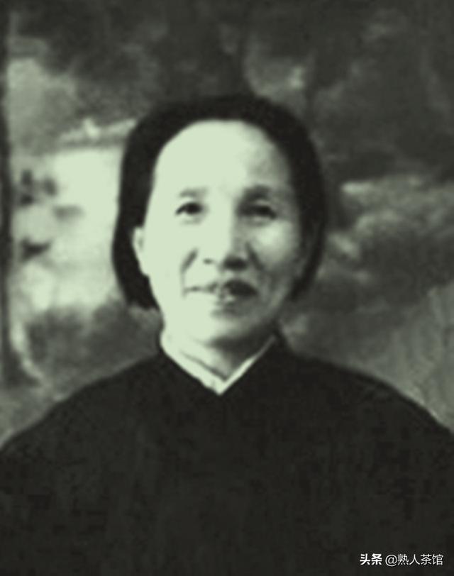 李敏婚礼现场，毛主席将两个孩子揽入怀中，毛远志：我忘不了那天