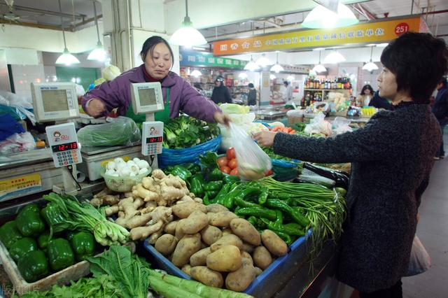 两颗白菜卖出93元，是商家无良还是市场不畅？想不明白会饿肚子