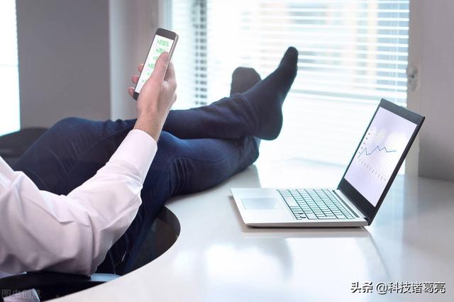 年轻人为什么不愿意换手机？得买个配置高的，赚钱不易！物尽其用