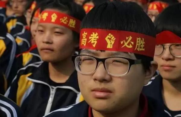 衡水桃城中学事件后续来了，反转一个接一个，2022年学校停止招生