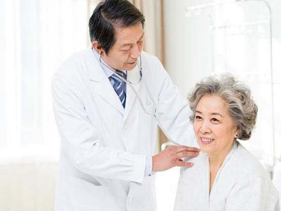 45岁以后进入疾病“高发期”，中年人如何养生？3种营养要多补充