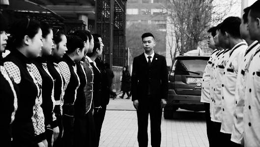 1971年外宾宴会上，国宝九龙杯离奇失踪，周总理安排魔术表演找回