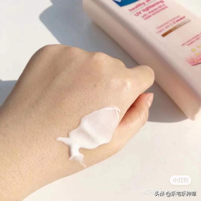 雅顿身体乳广告