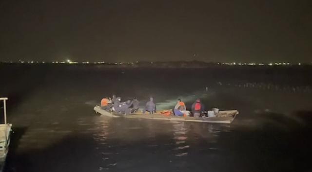“台军”战机一头栽海里，飞行员差点淹死，台媒：都是因为解放军