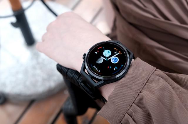 专业跑表横评：华为WATCH GT Runner和佳明Forerunner945谁更强？