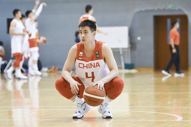 连续收获2个CBA第二，与MVP失之交臂！国家队主力控卫拿国足开涮