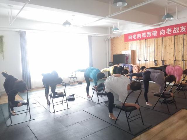 一个退役女兵的瑜伽梦，聆听《瑜伽美人》，看我女兵风采