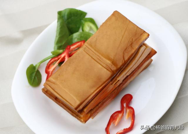 简单三步就能完成的蜜汁豆干，家中孩子特爱吃，甜香味美，真解馋