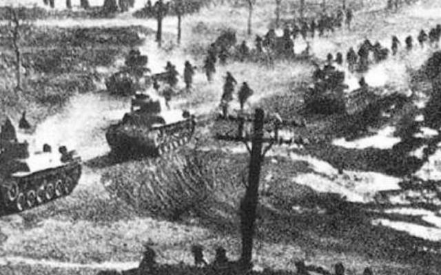 1941年毛主席遇刺，刺客将木棒狠狠抡向主席后脑，蒋泽民挥臂挡住