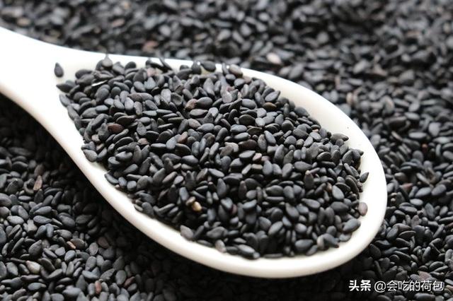 春分过后要吃黑芝麻，教你1个懒人做法，够吃半个月，随吃随取