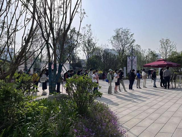 成都图书馆主题分馆天府人文艺术图书馆今日正式开馆