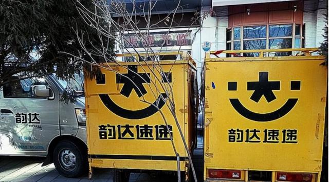 3岁男孩掉入下水道被冲走：搜救两天仍未找到【三分钟法治新闻全知道】